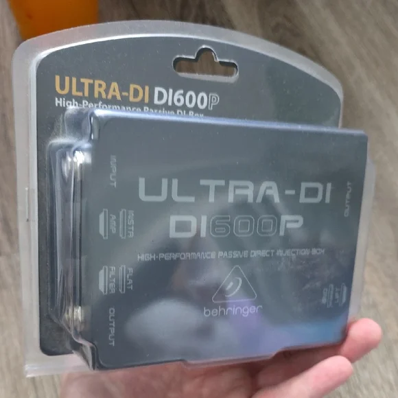 Behringer UMC204HD Audio Interface - Picture 2 of 11